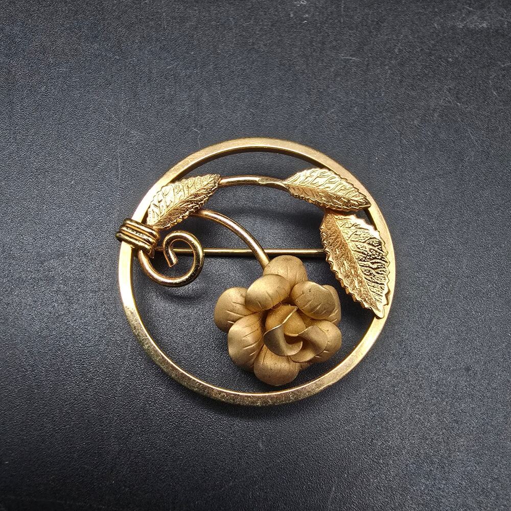 AMCO 14K Gold Fille Flower Brooch Circle Wreath Vintage Jewelry
